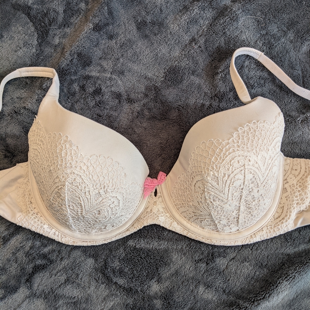 Body by Victoria 34DD Lined Demi bra with Lace